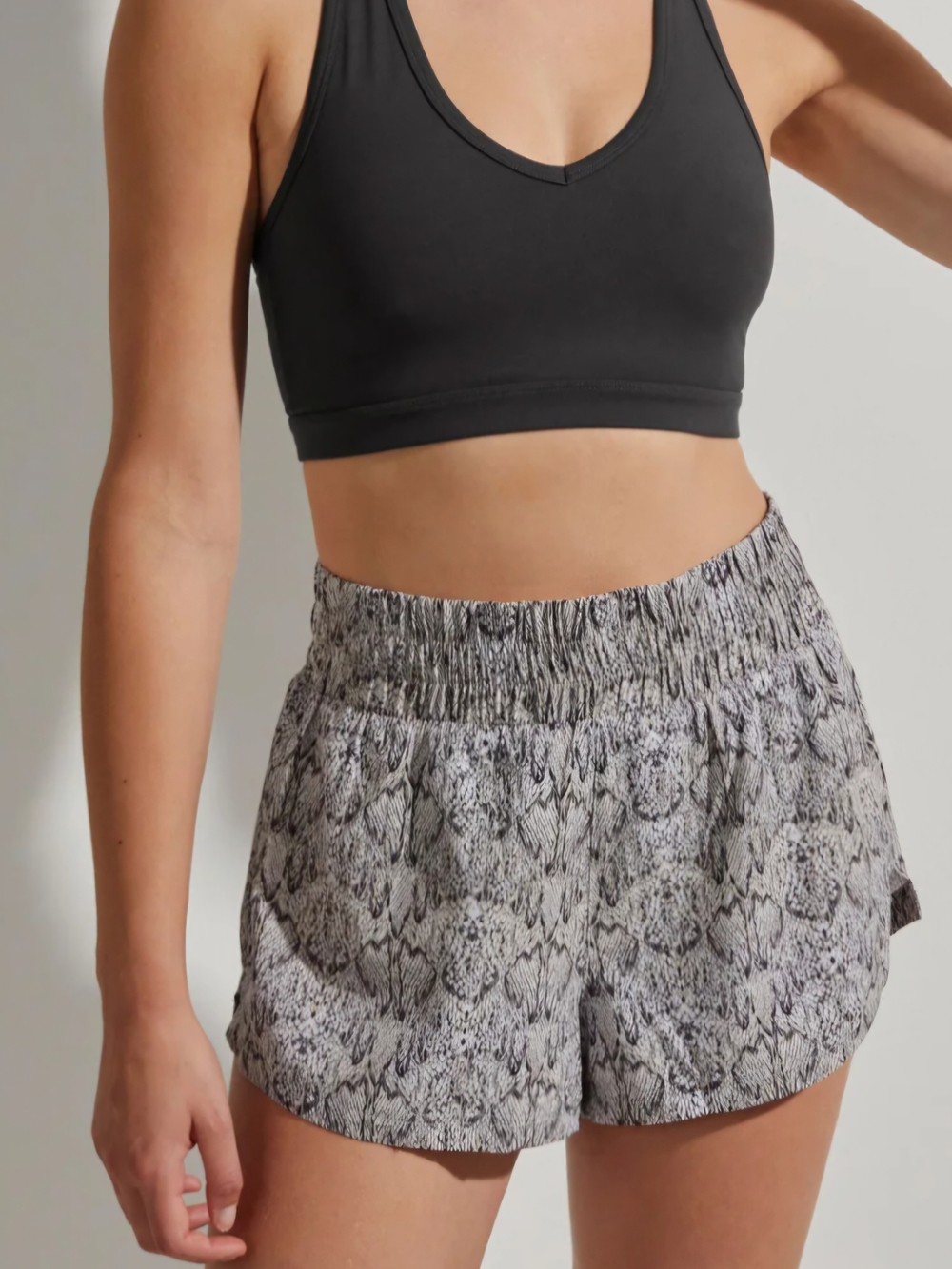 Varley Kallin Grey Tan Mirrored Snakeskin Print Running Shorts XL Active Athlete